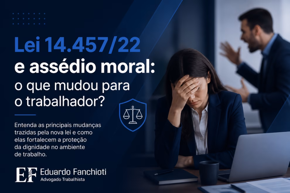 Ilustração conceitual representando canal de denúncia de assédio moral na empresa, com elementos de confidencialidade e proteção ao trabalhador.